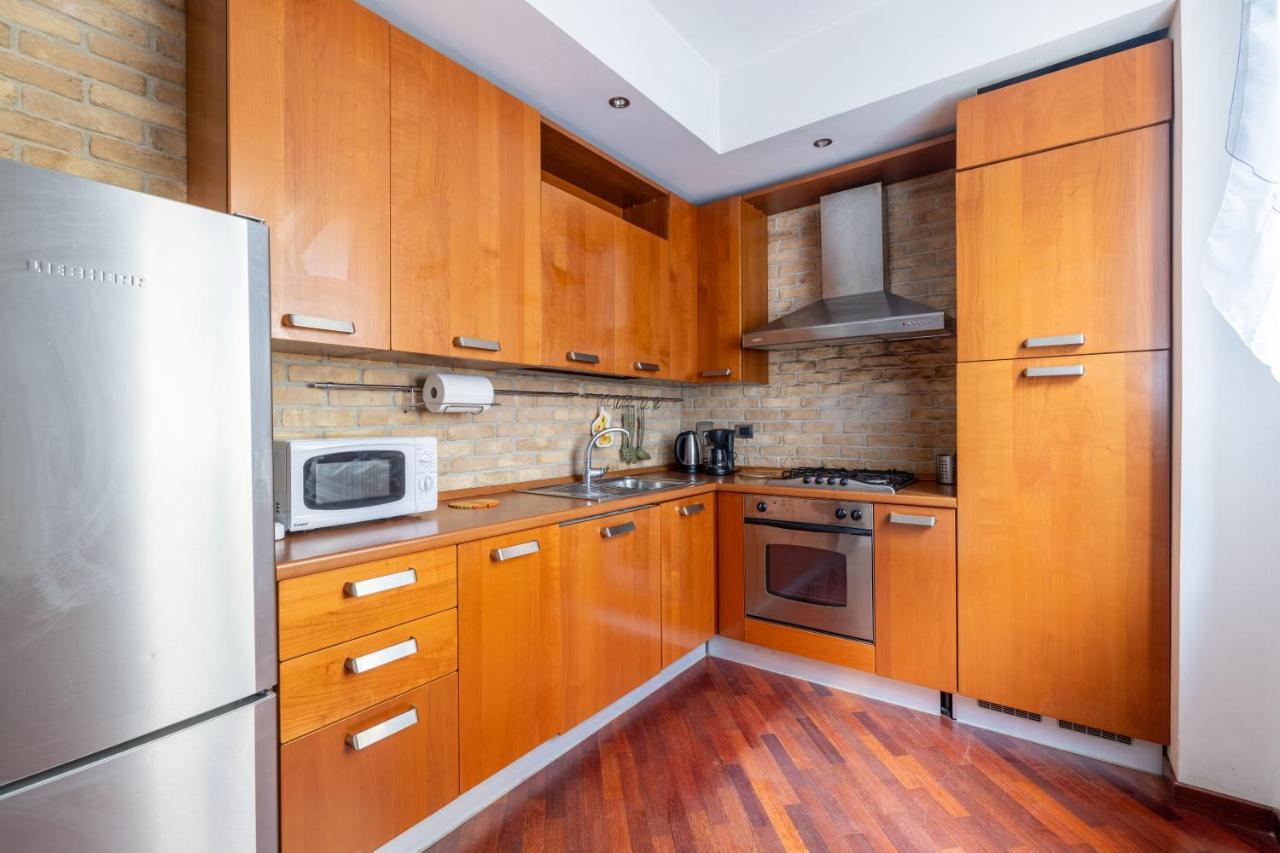 Smart Downtown Apartment Rom